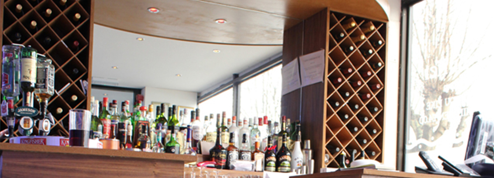 Restaurant The Oval Brasserie At DA15